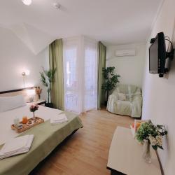 Номер стандарт с 1 односпальной и 1 двуспальной кроватью