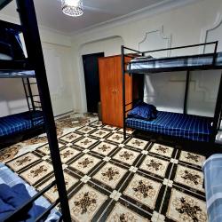 Кровать в 8-местном номере для мужчин (общие удобства)