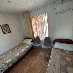 Комната эконом с 2 односпальными кроватями  (удобства на этаже)