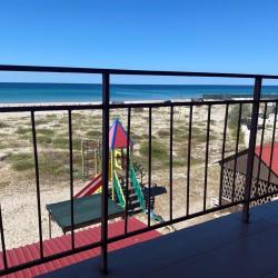 4-местный номер стандарт с 2 односпальными и 1 двуспальной кроватью