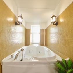 Номер с кроватью King-size, мини бассейн. Сауна. SPA