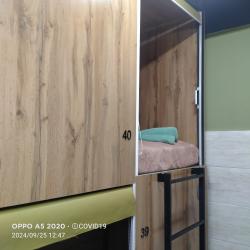 Кровать в 8-местном общем женском номере (без окна) (общие удобства)