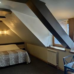 Номер эконом с 1 двуспальной кроватью (мансарда)