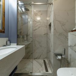 Комната стандарт с 1 двуспальной кроватью (с завтраком)