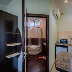 Номер стандарт с 1 двуспальной кроватью и балконом