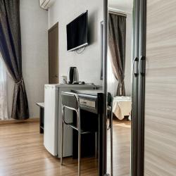 Комната стандарт с 2 односпальными и 1 двуспальной кроватью