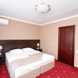 Номер стандарт улучшенный с 1 двуспальной кроватью (с завтраком)