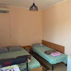 Номер стандарт с 1 односпальной и 1 двуспальной кроватью