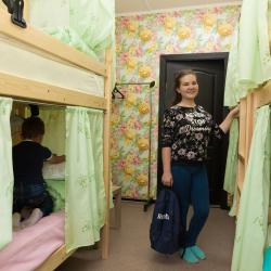 Кровать в 6-местном общем женском номере (удобства на этаже)