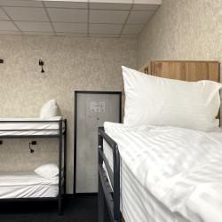 Кровать в 12-местном общем номере