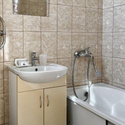 Комната стандарт с 2 односпальными и 1 двуспальной кроватью