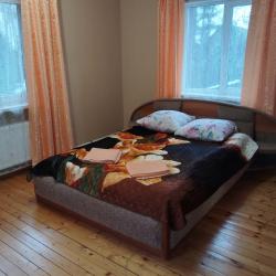 Коттедж улучшенный с 2 односпальными и 1 двуспальной кроватью