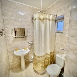 Номер стандарт с 1 односпальной и 1 двуспальной кроватью