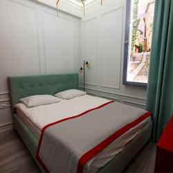 Номер стандарт с 1 двуспальной кроватью Красный (без окна)