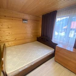 Номер улучшенный с 1 двуспальной кроватью и 1 двухъярусной кроватью