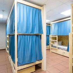 Кровать в 10-местном общем номере