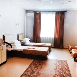 Кровать в 6-местном общем номере