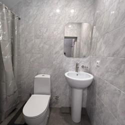 3-местный 1-комнатный номер стандарт с 1 односпальной и 1 двуспальной кроватью (мансарда)