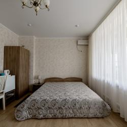 Улучшенный номер с двуспальной кроватью и дополнительным местом