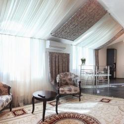 Номер люкс с 1 двуспальной кроватью №319