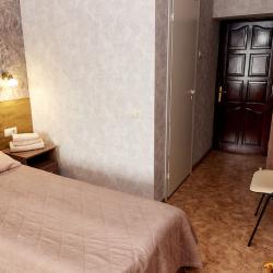 Номер стандарт с 2 односпальными кроватями с балконом