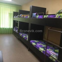 Кровать в 8-местном общем женском номере