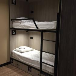 Кровать в 8-местном общем номере