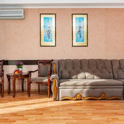 Номер люкс семейный с 1 двуспальной кроватью