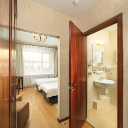 Номер стандарт семейный с 1 двуспальной кроватью