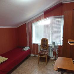 Комната эконом с 2 односпальными кроватями (удобства на этаже)