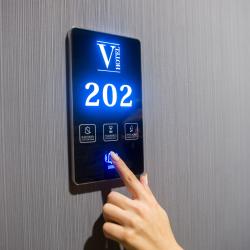 фото 8 V Hotel (В отель)