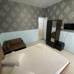 Номер стандарт с 1 односпальной и 1 двуспальной кроватью