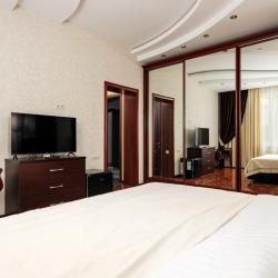 2-местный номер улучшенный с 1 двуспальной кроватью