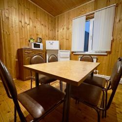 Номер люкс комфорт с 2 односпальными и 1 двуспальной кроватью