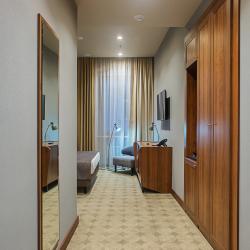 фото 10 V Hotel (В отель)