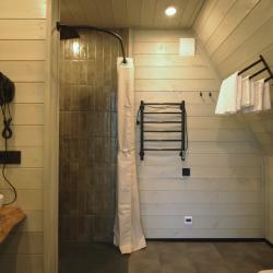 4-местный 1-комнатный коттедж премиум с 1 двуспальной кроватью