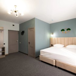 Номер стандарт улучшенный с 1 двуспальной кроватью