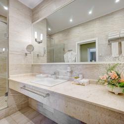 Номер стандарт улучшенный с 1 двуспальной кроватью