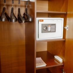 Номер комфорт бизнес с 1 двуспальной кроватью