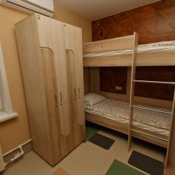 Кровать в 6-местном общем мужском номере
