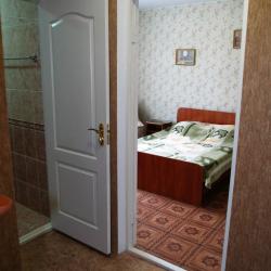 Номер улучшенный с 1 односпальной и 1 двуспальной кроватью