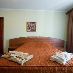 Номер стандарт с 1 двуспальной кроватью