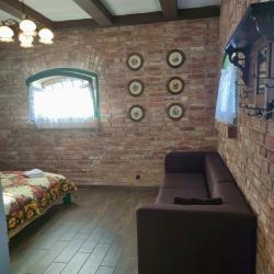 Номер стандарт с 1 двуспальной кроватью (первый этаж)