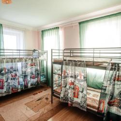 Кровать в мужском 8-местном номере (удобства на этаже)