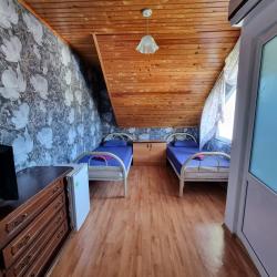 Комната эконом с 2 односпальными кроватями (общие удобства)