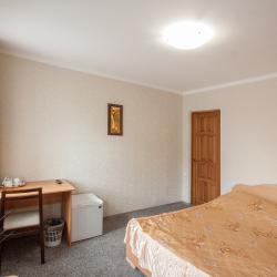 Номер эконом с 1 двуспальной кроватью (с завтраком)