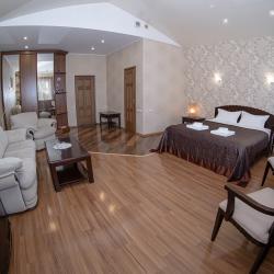 Номер полулюкс с 1 двуспальной кроватью (с завтраком)