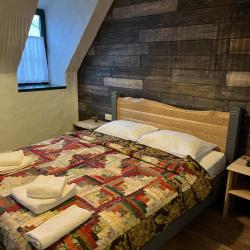 Номер стандарт с 1 двуспальной кроватью (мансарда)