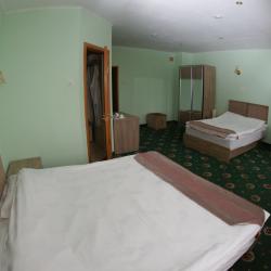 Номер стандарт семейный с 1 односпальной и 1 двуспальной кроватью