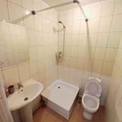 Кровать в 6-местном общем мужском номере